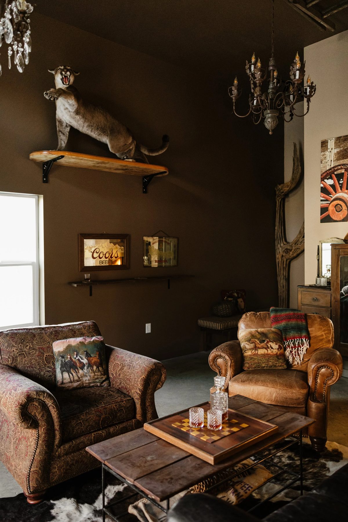 Groom's suite at Stonewall Ranch